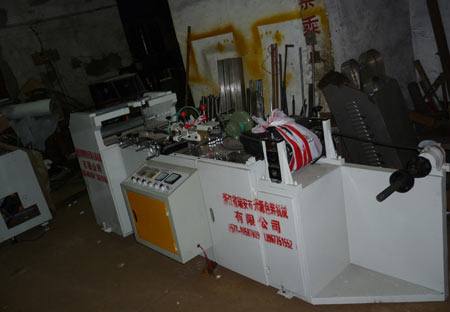 軟包裝中封制袋機(jī)
