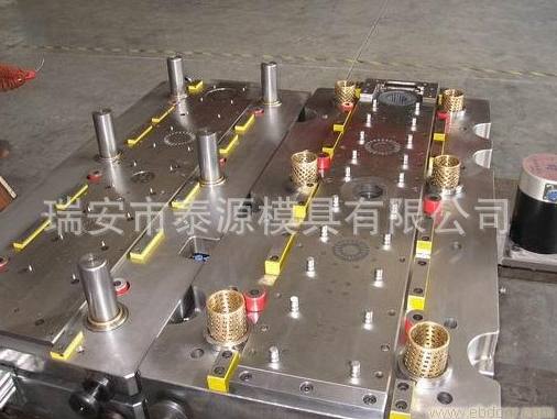 自動沖壓模具