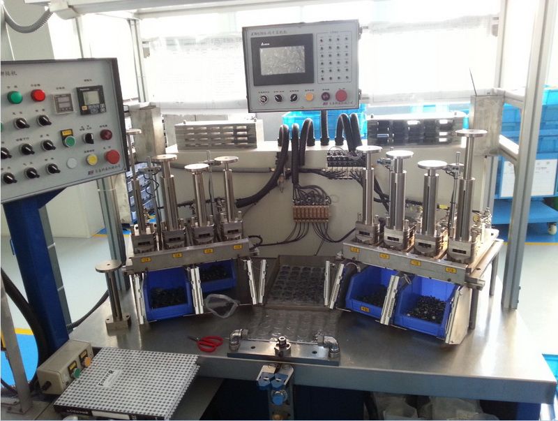 發(fā)閥片頂出機