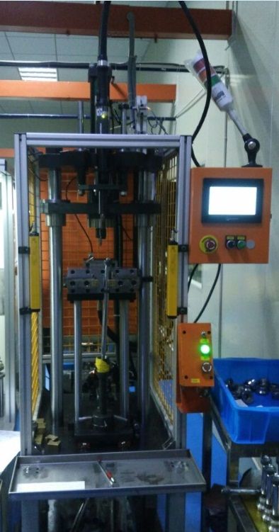 復(fù)原螺母扭鉚機