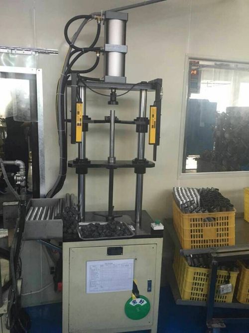 底閥壓裝機(jī)